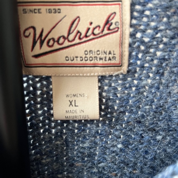 Woolrich Chunky All-Wool V-Neck Sweater EUC - Picture 3 of 4